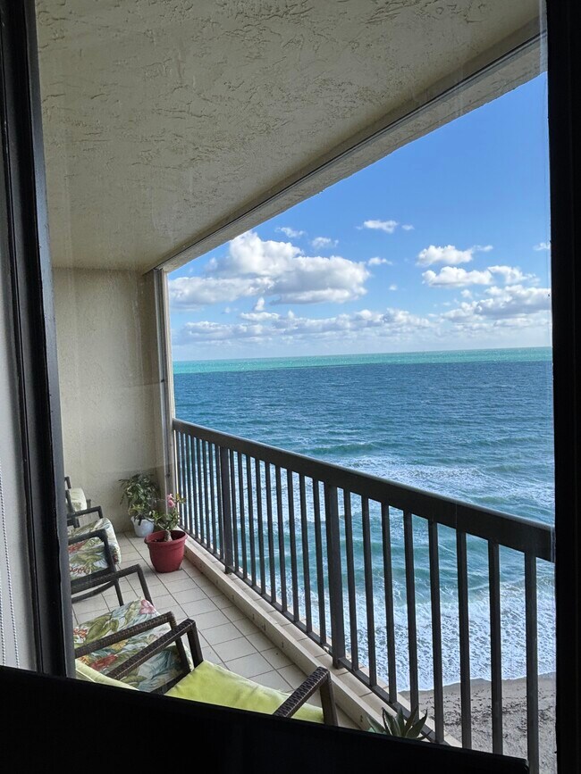 Building Photo - 9500 S Ocean Dr