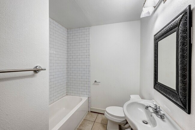 Building Photo - 5004 Holt St