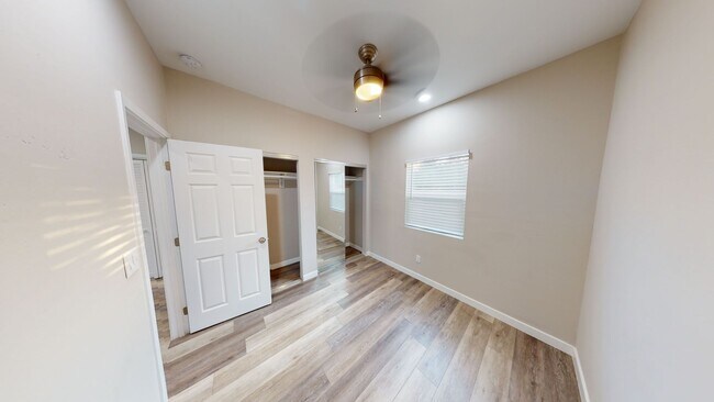 Building Photo - 4BD/2BA  with Large Upstairs Balcony! (Lease out, pending signatures. Check back in a few days!)