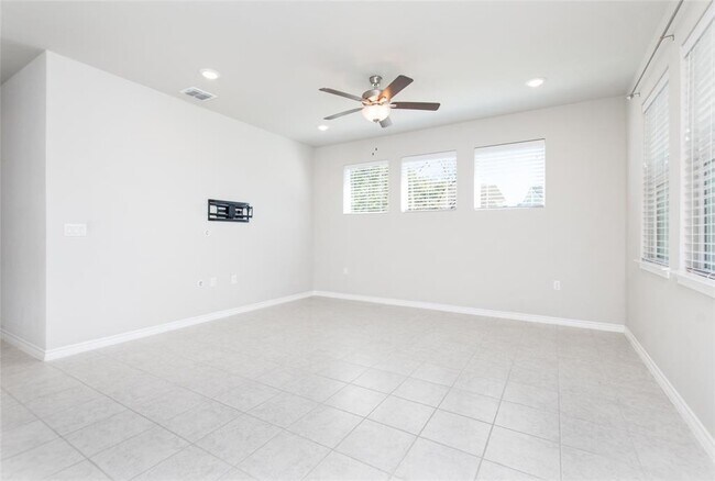 Building Photo - 121 Lafitte Dr