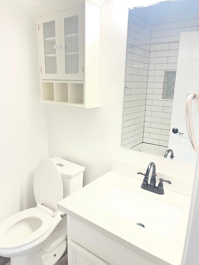 Building Photo - 1732 W Gary Dr