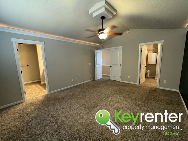 Building Photo - Unique Parkland 4 Bedroom 3 Bath Spacious ...