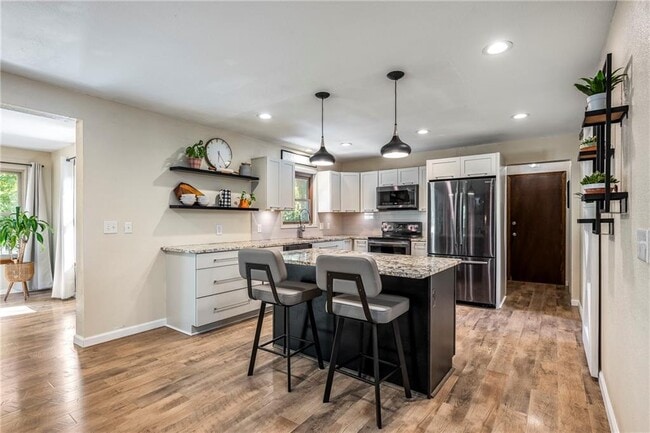 Building Photo - 1 Penzance Dr