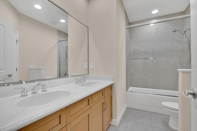 Building Photo - 8233 Tivoli Dr