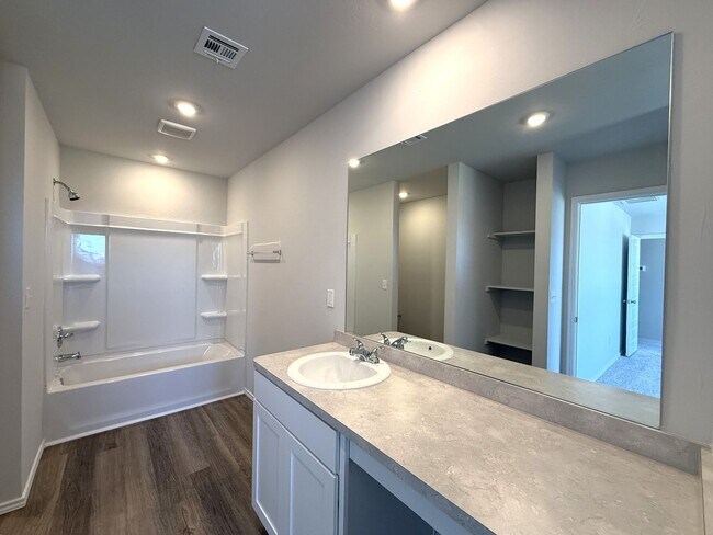 Building Photo - 9521 Stallion Dr