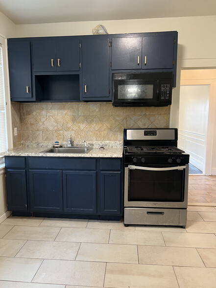 Building Photo - 174 W End Ave