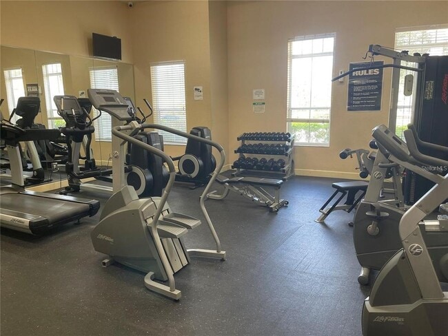 Building Photo - 4560 Yellowgold Rd E