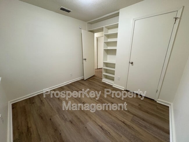 Building Photo - 2024 Yancey Ave