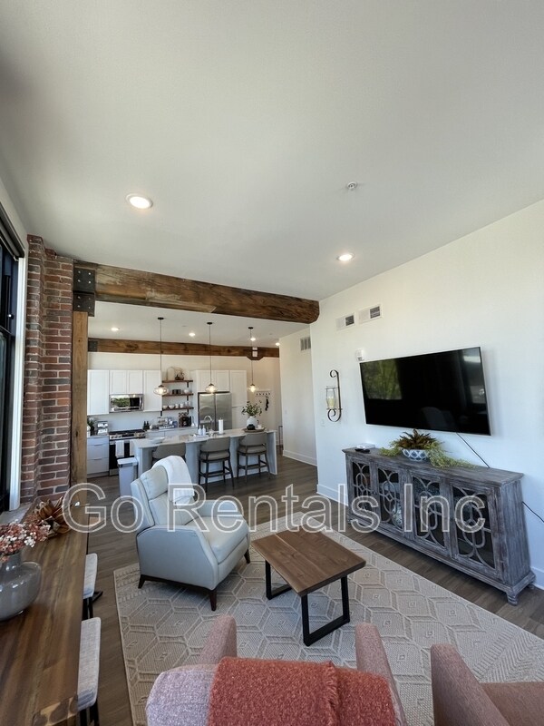Building Photo - 1329 4th Ave S