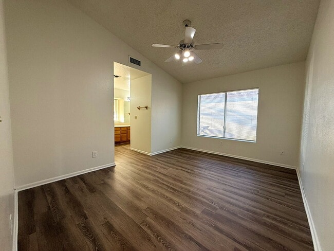 Building Photo - Charming 3BR Home on Golf Course with Scen...