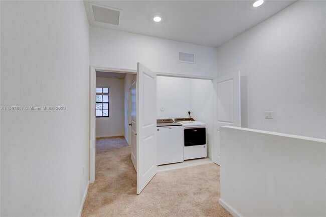 Building Photo - 1170 SW 7th Ct