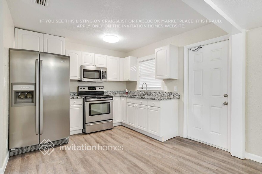 Building Photo - 1317 S Mellonville Ave
