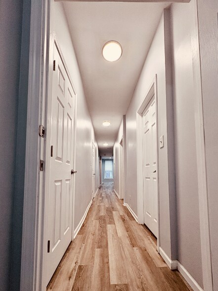 Building Photo - 2657 W North Ave