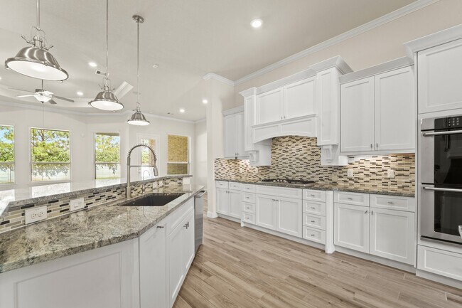 Building Photo - 9339 Fairfield Oaks Ln