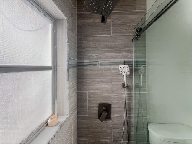 Building Photo - 2304 Country Club Rd