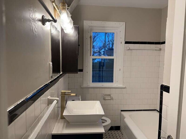 Building Photo - 2100 Dinwiddie Ave