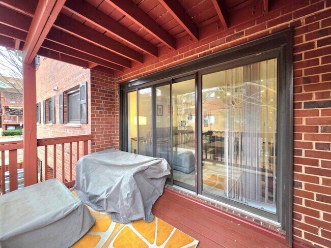 Building Photo - 2700 Dartmouth Rd