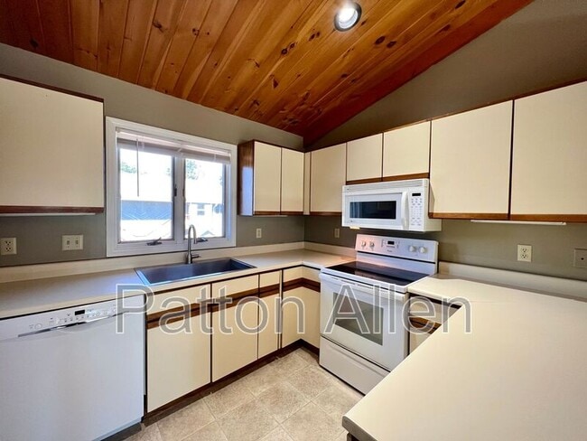 Building Photo - 494 Windswept Dr