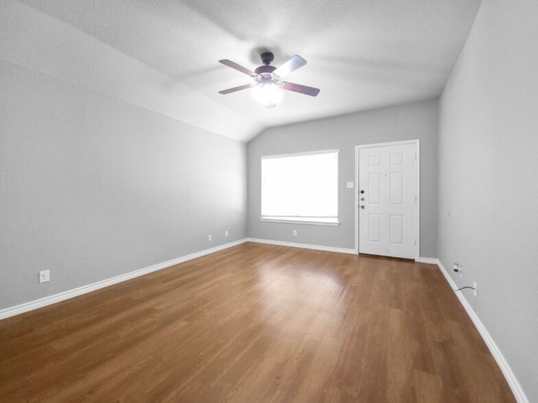 Building Photo - 511 Kacie Dr