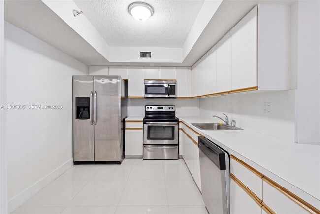 Building Photo - 19195 Mystic Pointe Dr