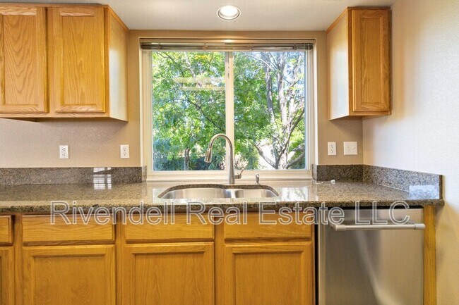 Building Photo - 1529 Spring Water Way