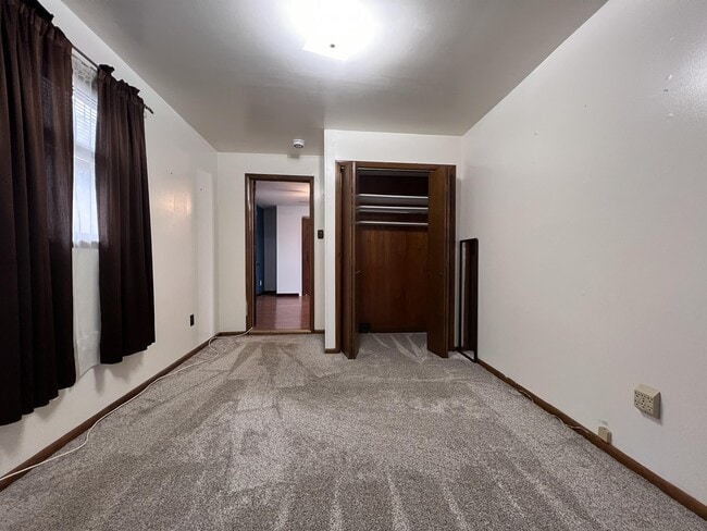 Building Photo - 152 8th St