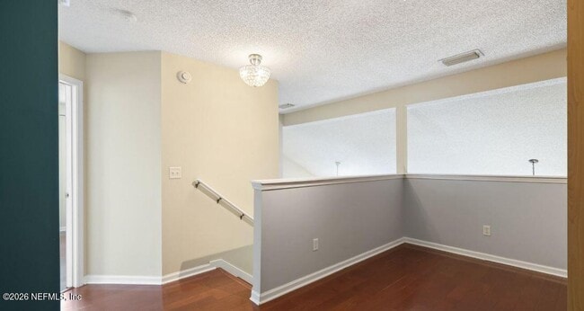 Building Photo - 629 10th Ave S