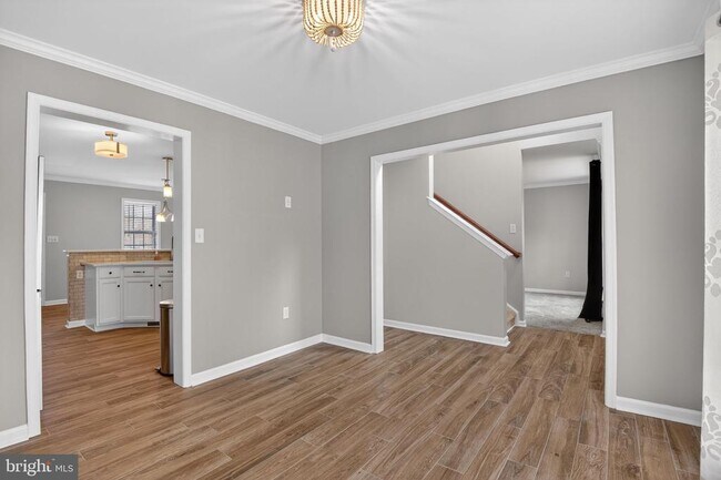 Building Photo - 10 Nelson Rd