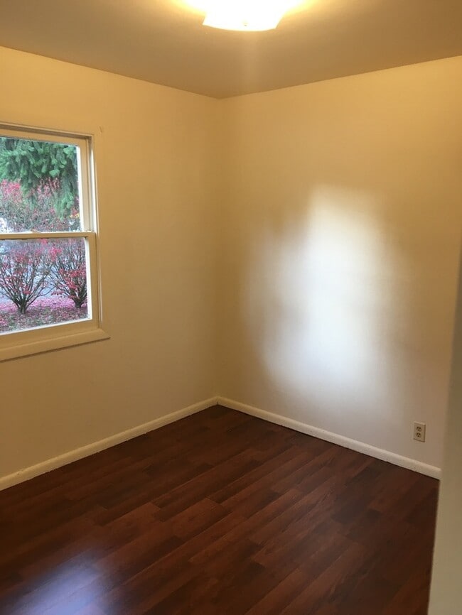 Building Photo - Tacoma/ Parkland duplex 2bdr 1 bath
