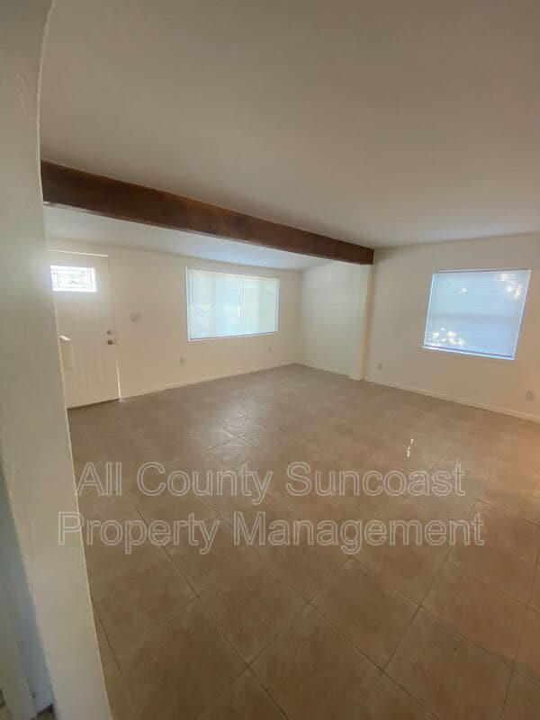 Building Photo - 4814 10th Ave N