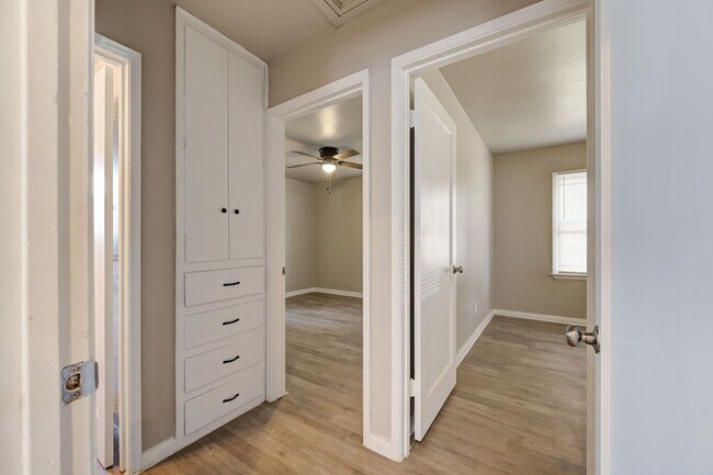 Building Photo - Newly remodeled Duplex in Midwest City