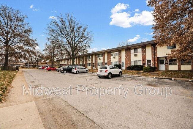 Building Photo - 7409 Hazelcrest Dr