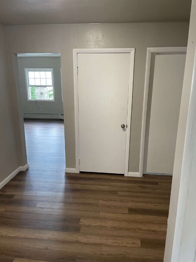 Building Photo - "4-Bed Home with spacious rooms in Wilkes Barre!"