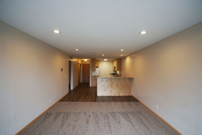 Building Photo - Pinto Suite