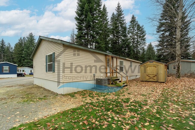 Building Photo - 3 Bedroom 2 Bathroom Home with Off-Street ...