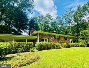 Building Photo - 3500 Barkley Dr