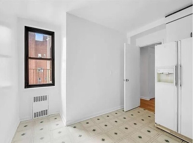 Building Photo - 2 West End Ave