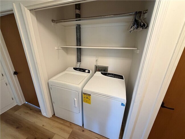 Building Photo - 2854 N Loxley Ave