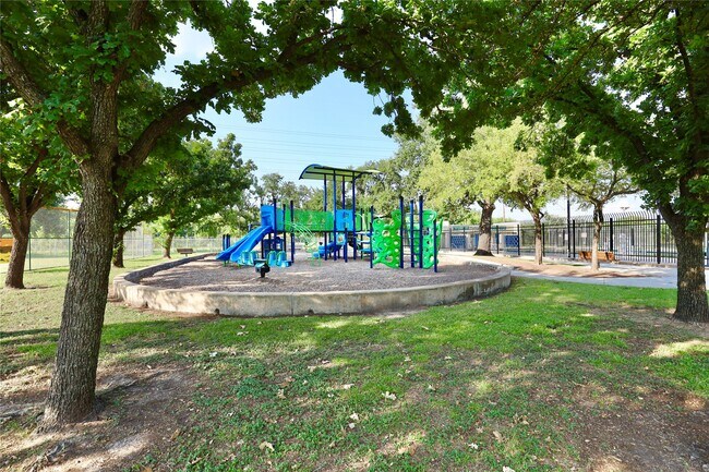 Building Photo - 510 E 37th St