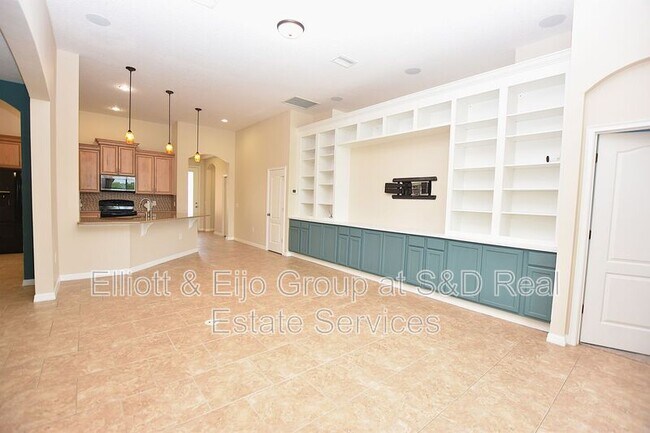 Building Photo - 5632 Aral Dr