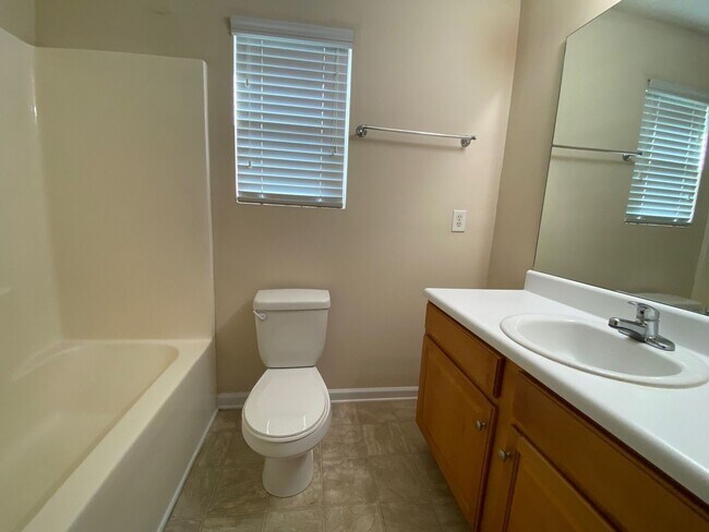 Building Photo - BRIDGEWATER HOME! PRE-LEASING FOR AUGUST 1 2026!