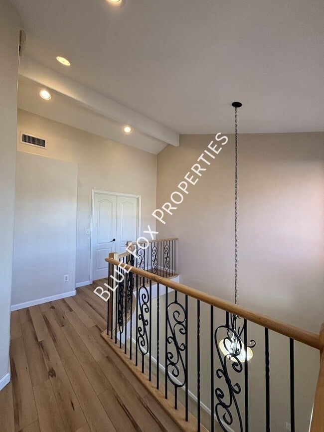 Building Photo - 322 N Hasman Dr