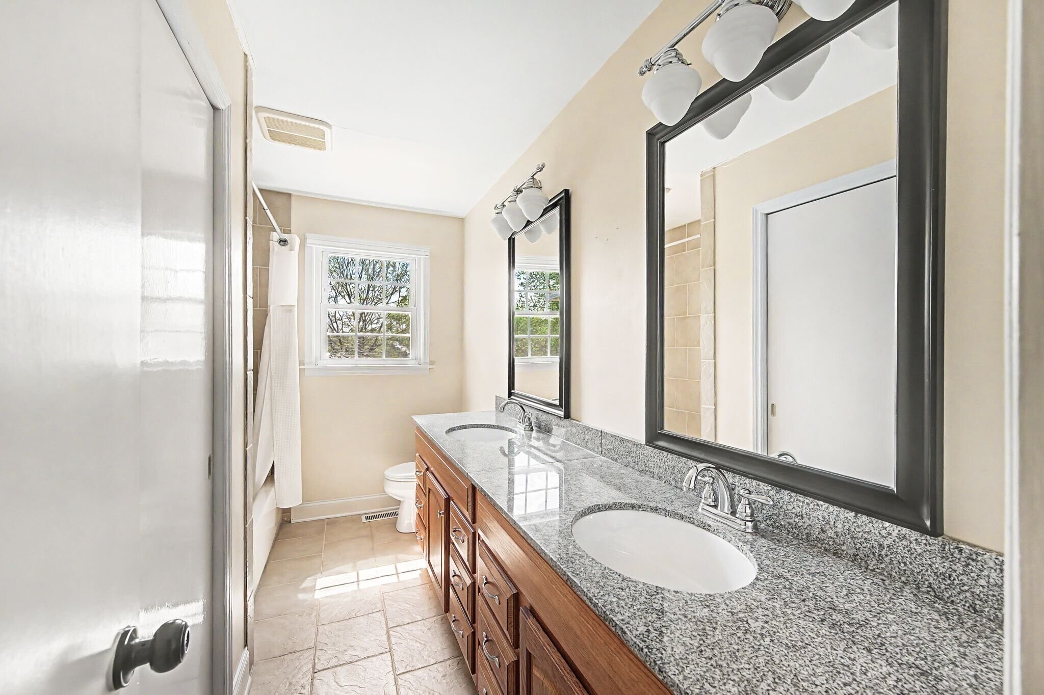 Building Photo - 4509 Baton Rouge Dr