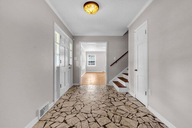 Building Photo - Newly Renovated 4-Bedroom Home in Germanto...