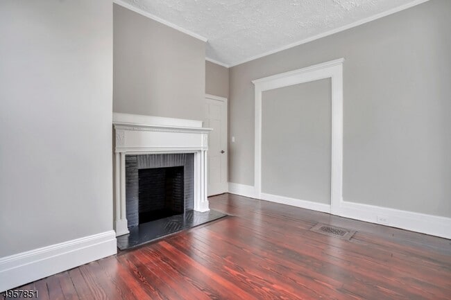 Building Photo - 25 Olyphant Dr