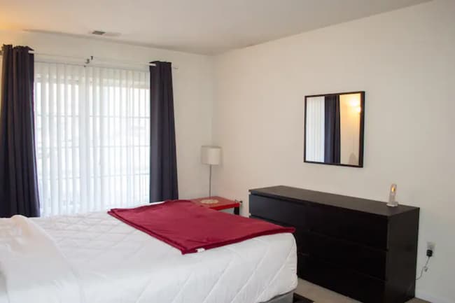 Building Photo - 889 Green St