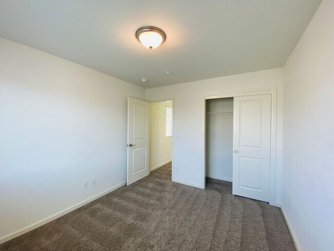 Building Photo - $2,395 Alluvial & Fowler, 3 Bedroom Home -...