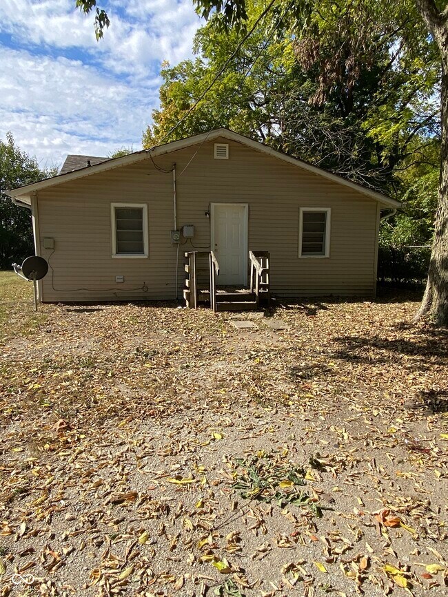 Building Photo - 2373 N Oxford St