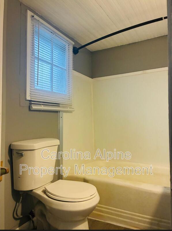 Building Photo - 401 Gardner St