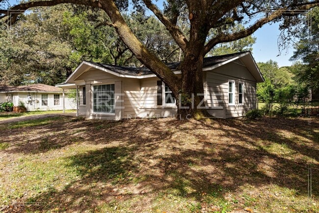 Building Photo - Cozy, Updated 3-Bedroom Home with a Shady Yard!